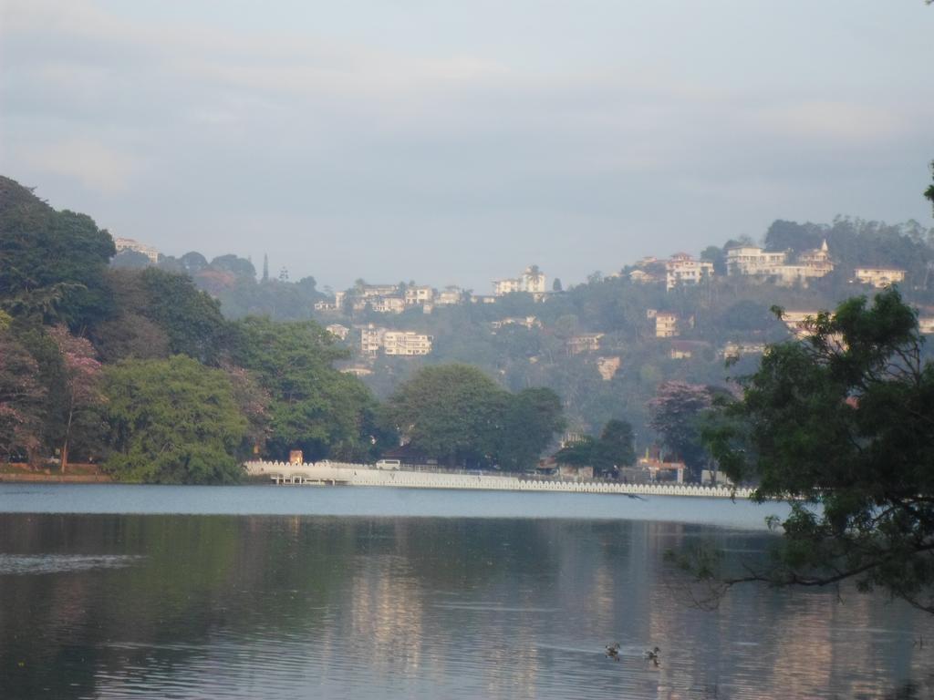 Hotel King Of Kandy Exterior foto